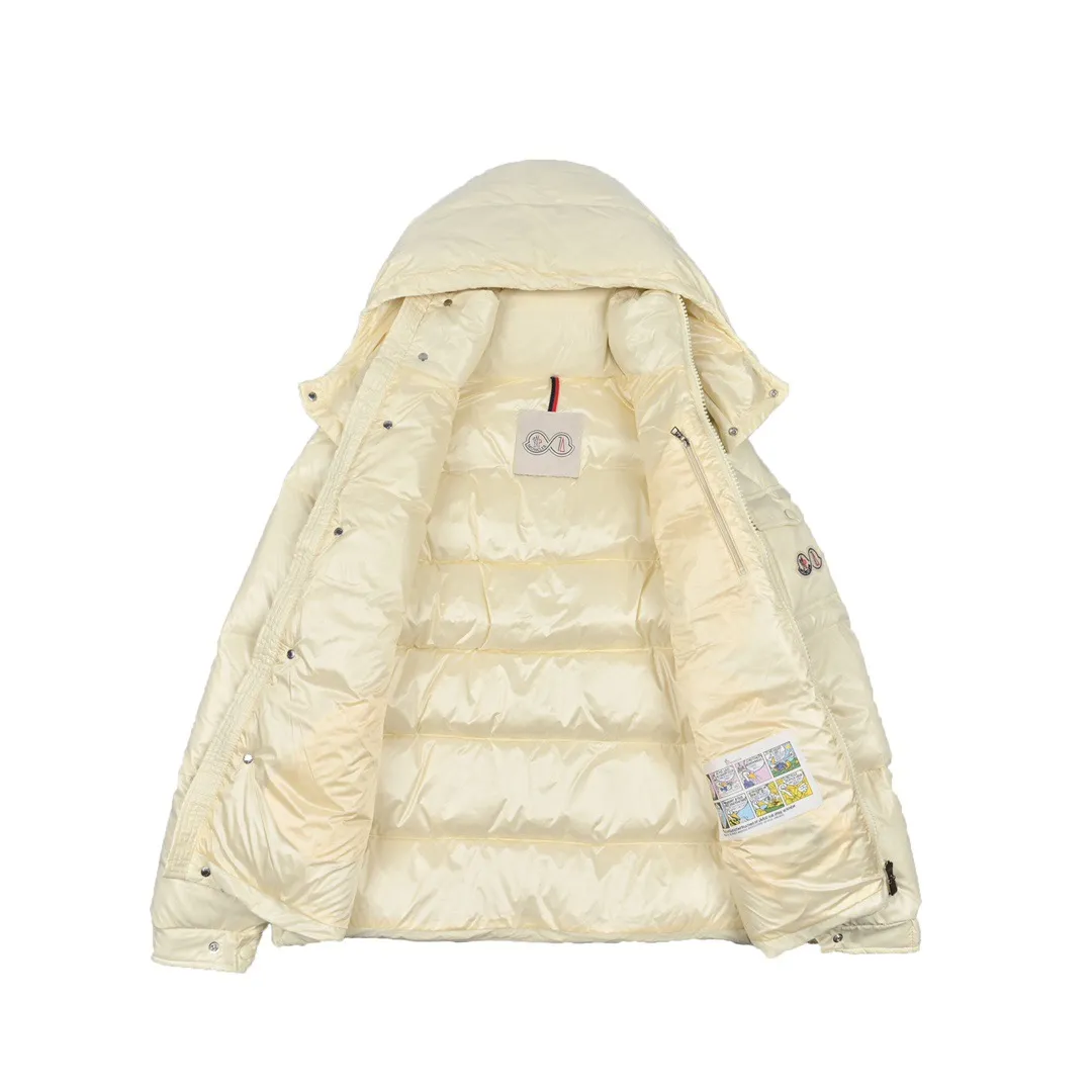P390 Moncler/ 2026 70 、 。 DNA ， ， 。 Classic ， 、 。 Classic 70 。 Quality， 90 ，Premium Quality ， ，Black ！ Sizes M-3XL